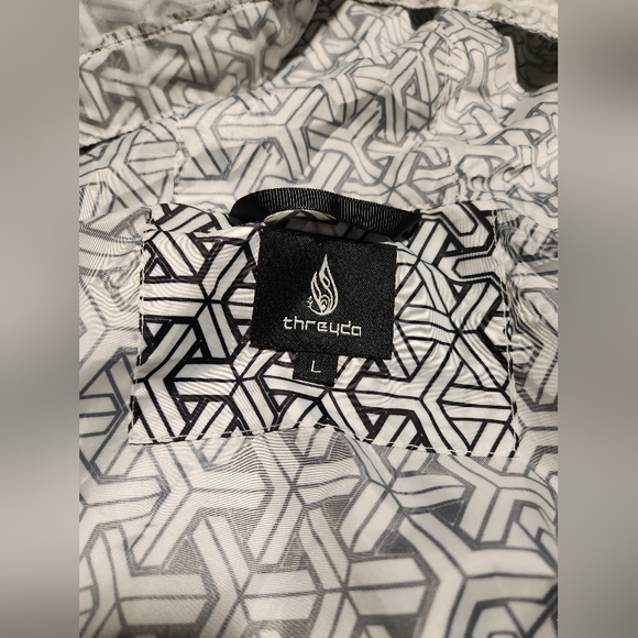 Threyda Translucent Windbreaker large. - Picture 4 of 6